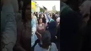 "لا شرف ولا عورة. المرأة ثورة ثورة"