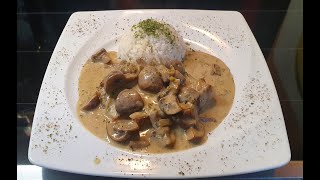 Kotelett mit Champignon Kräuter Zwiebelsauce