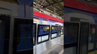 Mumbai Metro 2A train arriving Kandarpada Station - Yellow Line #mumbai #mumbaimetro #train