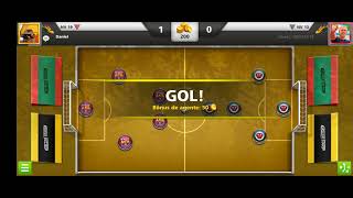 Jogando Soccer Stars