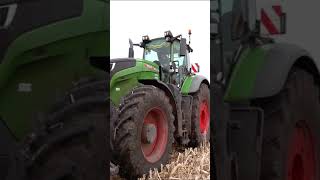 Efficient Deep Tillage: Fendt 1050 Vario 🌾