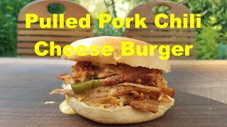 Pulled Pork Burger mit Chili Cheese Soße