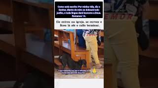 por quê o cachorro entrou na igreja...para orar é claro