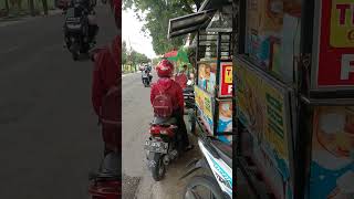 wow Jualan Minuman es teh poci di pinggir jalan laris juga  #shorts