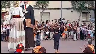 ball a plaça dels gegants de sant Joan despi.