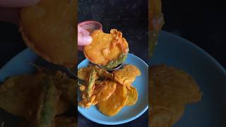 Crispy Aloo Bhajiyas! #monsoonspecial #youtubeshorts #bhajiya #aloopakora