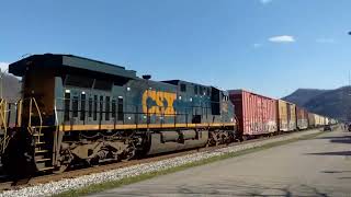 CSX 4586 Leads Mixed Freight M305 West