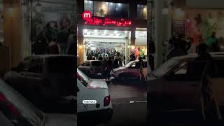 اعتراض مردان برای جلوگیری از ورود زنان بی حجاب در مرکز خرید در اهواز #نه_به_جمهوری_اسلامی