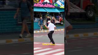 Funny man in Pattaya 😂🇹🇭#shorts #travel #beach #nightlife #thailand #bangkok #dancersofinstagram