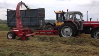 Jcb Fastrac 3155 Massey ferguson 390 JF900 2014 silaging in