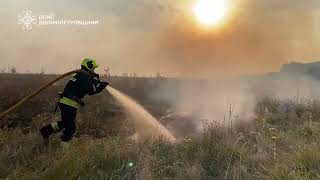 На Дніпропетровщині вогнеборці долають численні та масштабні пожежі в екосистемах