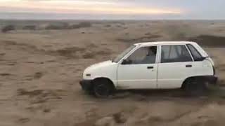 Suzuki Maruti dando clase en las dunas  a los giles que se querían pasar película