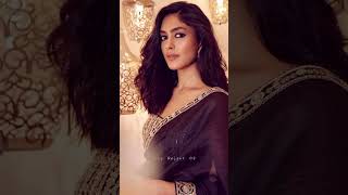 Beautiful Actress Mrunal Thakur ❤️😍.....Pic Collection Status Video