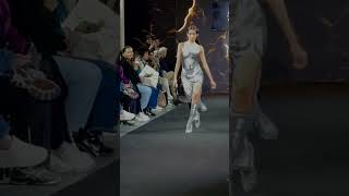 short model #model #shortmodel #modeling #horsewalk #catwalk #fashion #trend #viral #edit #models