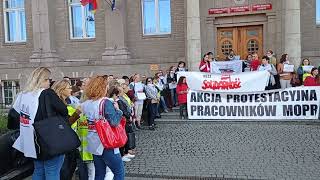 Protest pracowników MOPR przed Ratuszem #wZabrzu