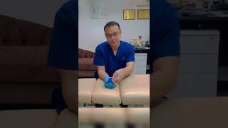 用有刺的按摩球舒緩手部肌肉Using a massage ball with spikes to relieve hand and thenar muscles #脊醫 #汪家智  #手麻痹#中風