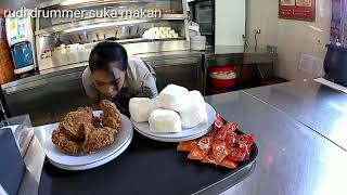 Makan di Taman Safari Bogor