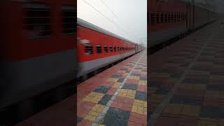 #new_viral superfast train crossing railway station.