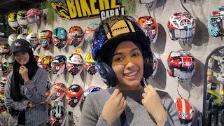 wanna ali singgah shoping helmet di Bikerz Garaj