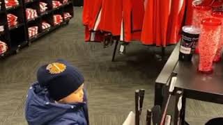 Ovi-jr in Capitals fan shop