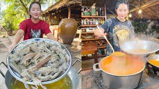 Mommy Chef fry mantis shrimp, ocean fish noodle soup, ghost squid fry butter | Cooking with Sros