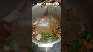 Veg Quinoa Pulav | Vegan Recipe | Protein Rich Gluten free | 1 Pot Recipe #shorts #ytshorts