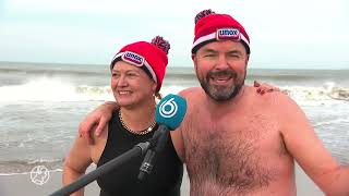 Hart van Nederland   Late Editie   'Stiekeme' nieuwjaarsduik in coronatijd; 'We hebben de booster al