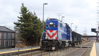 METX 11 pulls 3 Ballast hoppers