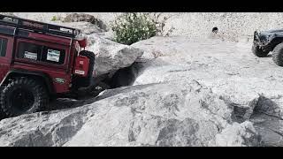 TRAXXAS TRX4 Defender 110 vs MST CFX-W Jeep Rubicon rock crawling Rc offroad