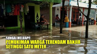 Rumah Terendam Banjir, Emak-Emak Ini Malah Santuy Dan Tertawa Lepas