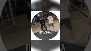 Специалист под чем-то напал на парней. #новости #россия #мигранты