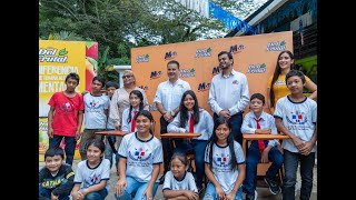 Apuesta por la educación: Del Frutal y Fundación Castillo Córdova llevan escritorios a Santa Rosa