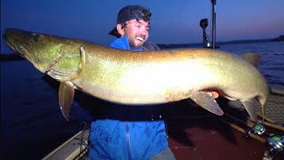 Musky Fishing With My Mom!! -  September Topwater Muskies!!