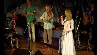 Maddy Prior and The Carnival Band - Ding Dong Merrily on High (Live)