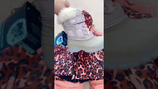 Como vestir a los niños para jugar en la nieve Ropa para la nieve Outfit de invierno para bebe