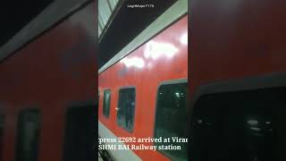 NZM- BANGALORE RAJDHANI ARRIVED AT VIRANGNA LAKSHMI BAI RAILWAY STATION | #shorts #train  #arrived |