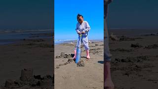 She's a Pro (Razor clam) #shortvideo #pnw #oregon #seafood #fishing #outdoors #reels #tiktok #fyp