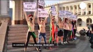 Femen:  Янукович хуже радиации