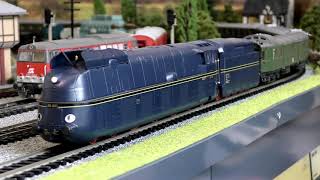 Marklin Trix 22917 Special Edition BR05 Streamlined Express