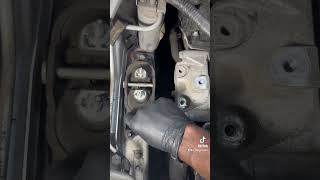 Motor mount replacement on a Chrysler town and country #shorts #chrysler #engine #enginevibration