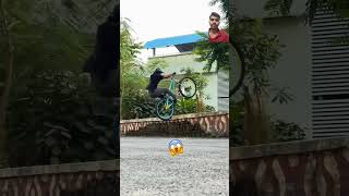 ये लड़का गजब का करतब कर रहा है #cycle #stunt #bmx #explore #mtb #trending #viralvideo #subscribe