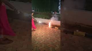 #Deepawali #Diwali #FestivalOfLights #FamilyTime #Fun #Crackers #Trending #Viral short 🤩🤩💥💥