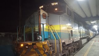 Trem de passageiros da Vale encostando em Pedro Nolasco. EFVM