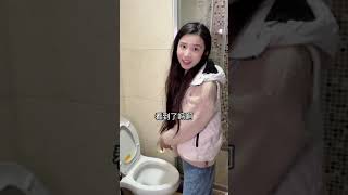 美女教男生如何正確小便，你學會了嗎？