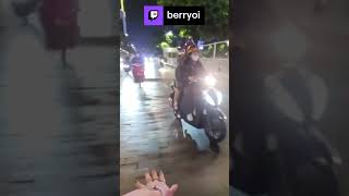 🇻🇳 Trick to cross street in Saigon, Vietnam | berryoi on #Twitch