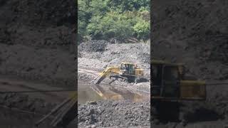 Komatsu Excavator washing coal mine #Komatsu #Excavator #Coal #Mine