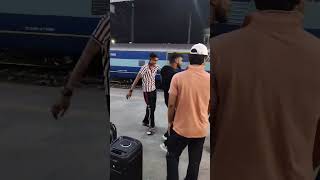 Dance at the railway station 😂🫶🏻 #terabhola #funny #vlog #viralvideos #travelling  #railwaystation