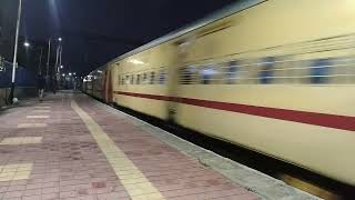 [ 17024 ] TUNGABHADRA EXPRESS PULLED BY TWINS ALCO HIGH SPEED PERFOMENCE || Indian Railways