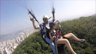 Natalia Voando de Paraglider em São Vicente   SP Brasil