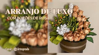 Use botões de rosas e faça um arranjo luxuoso.